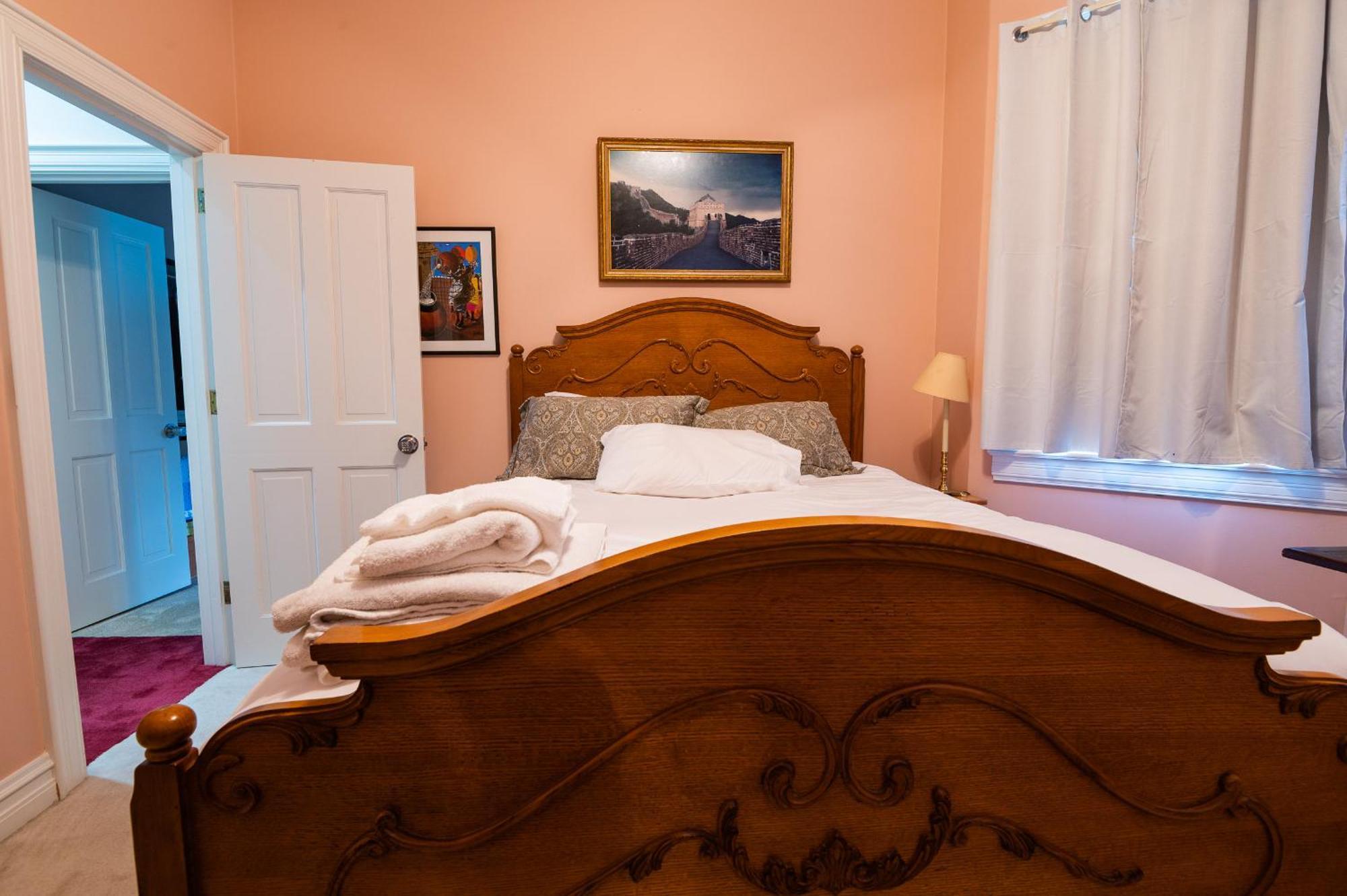 Homestay Exquisite Victorian Springfield